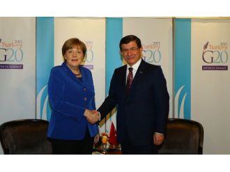 Davutoğlu, Merkel’le görüştü