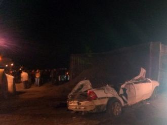 Otomobil ile TIR çarpıştı: 4 ölü, 2 yaralı