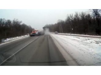 Otomobil anne ve kızına mezar oldu !