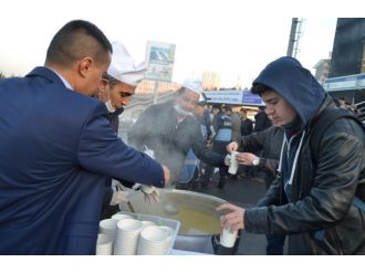 Cevizlibağ’da vatandaşlara çorba sürprizi