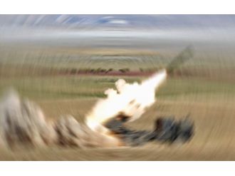 Azerbaycan ordusu Ermeni mevzilerini vurdu