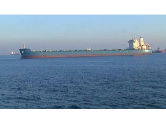 Zeytinburnu’nda gemi karaya oturdu