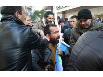 İzmir’de izinsiz yapılan eyleme müdahale: 14 gözaltı