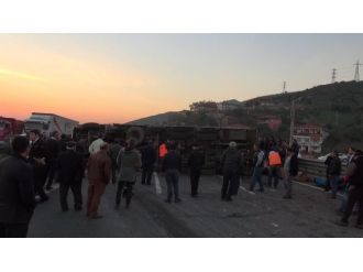 TEM’de TIR devrildi trafik felç oldu