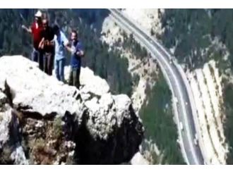 Uçurumun kenarında halay şov ve Rusya’ya mesaj !