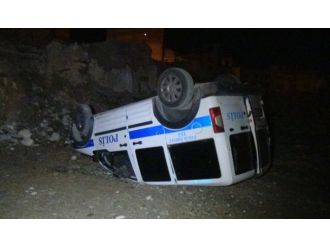 Suçlu kovalayan polis aracı uçuruma yuvarlandı