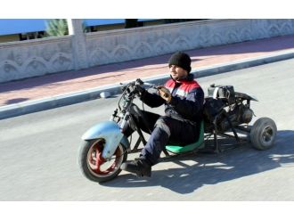 Babası tarktör kendisi drift motosikleti yaptı
