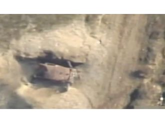 Azerbaycan, Ermenistan’ın zırhlı araçlarını vurdu