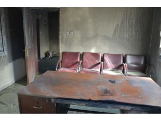 PKK yandaşları muhtarlık binasını yaktı!