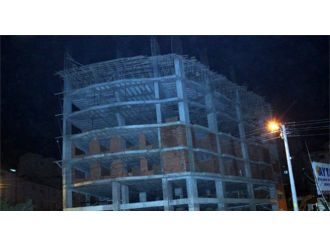 Hamile kadın inşaata çıkıp intihara kalkıştı