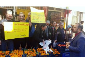 "Almazsan alma Rusya" deyip halka bedava dağıttı