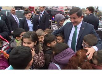 Çocukları görünce dayanamadı