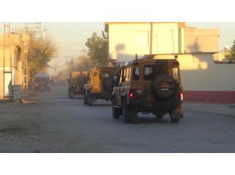 Komutanlar sınıra örülen duvarları inceledi