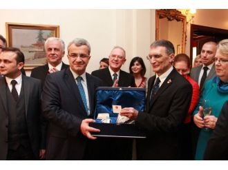 Cumhurbaşkanı Erdoğan’ın hediyesi Aziz Sancar’a verildi