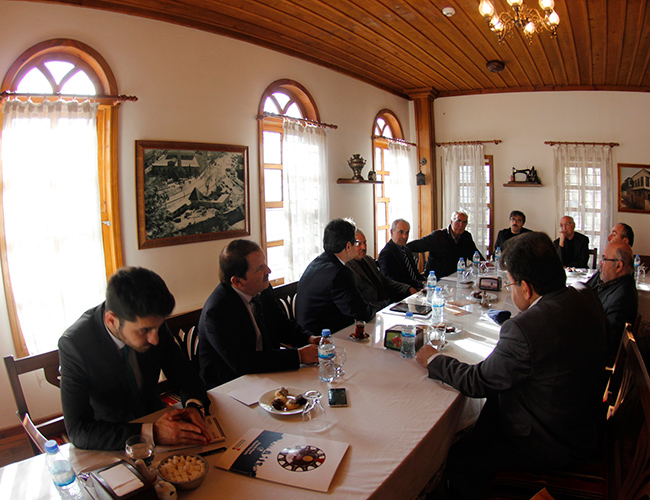 Şairler Ve Yazarlarla Fikir Alışverişi Yapıldı