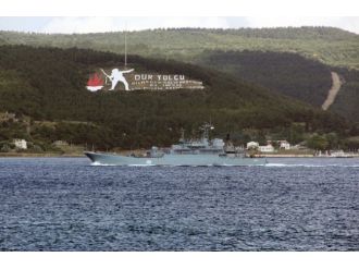 Rus savaş gemisi Boğaz’dan geçti