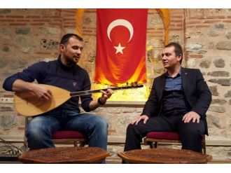 Putin’e türkülü gönderme