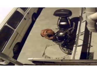 Depoya dadanan hırsız kamerada