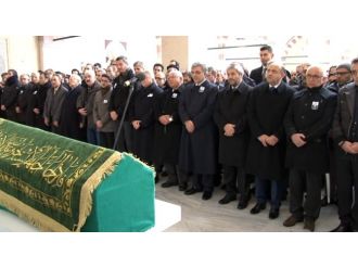 Abdullah Gül arkadaşının cenazesine katıldı