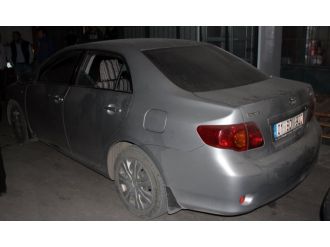 Otomobilin camını kırıp 133 bin lira çaldılar