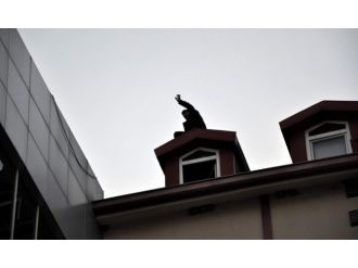 Hastane çatısında intihar girişimi