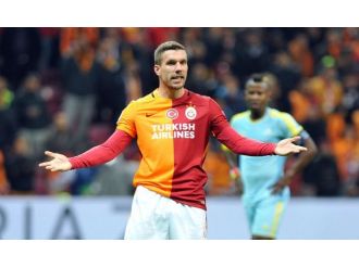 Podolski’ye suç duyurusu!