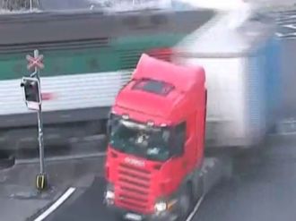 Ölümden saniyelerle kurtuldu!