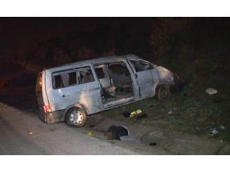 Kontrolden çıkan minibüs dehşet saçtı: 2 ölü, 12 yaralı
