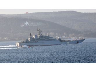Rus savaş gemisi Boğaz’dan geçti