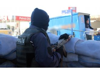 Sur’da çatışmalar sürüyor: 2 polis yaralı