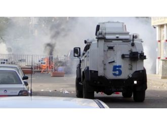 Yasaklı alana girmeye çalışan vekillere müdahale