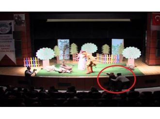 Bu müdahale salondakileri kahkahaya boğdu