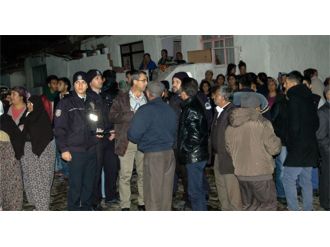 Yangın mahalleliyi sokağa döktü!