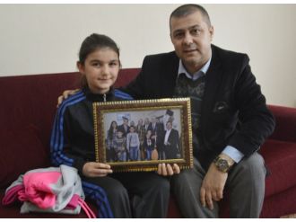 Numan Kurtulmuş’tan Sude Naz’a jest