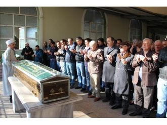 Evinde ölü bulunan DJ son yolculuğuna uğurlandı