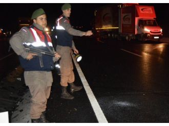 Çift şeritli yol savaş alanına döndü