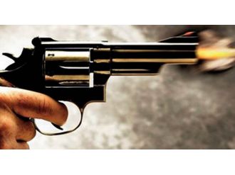 Hasta yakını silahını ateşledi, doktor vuruldu!