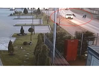 Bu kez yaya arabaya çarptı !