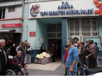 Ayağa kalkamayan adamı kamyon kasasında getirttiler