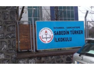 Öğrencileri dışarı çıkarıp öğretmeni vurdu