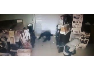 Bir dakikada 40 bin TL’lik telefon çaldılar