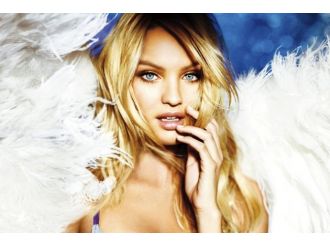 Ünlü top model yan çizdi !