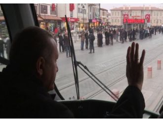 Erdoğan vatman koltuğuna oturdu