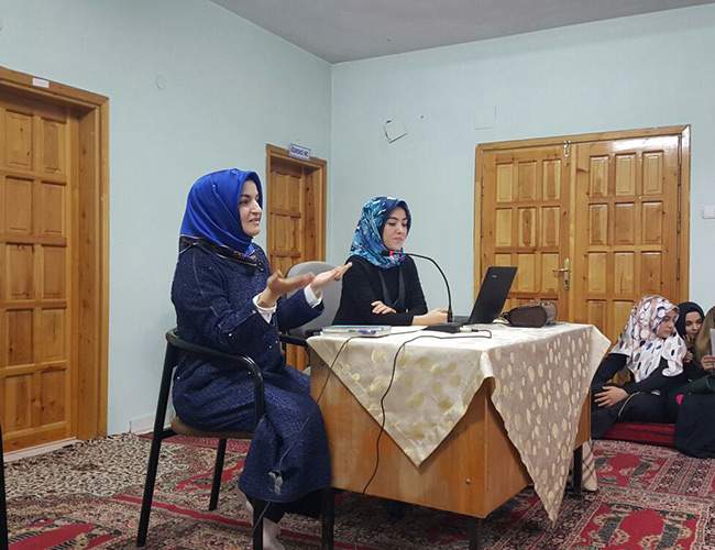 Büyükşehir Aile İçi İletişim Seminerleri Verdi