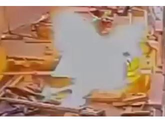 Dikkatsiz işçi küle dönüyordu