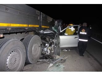 Yardım için duran TIR’a çarptı: 1 ölü