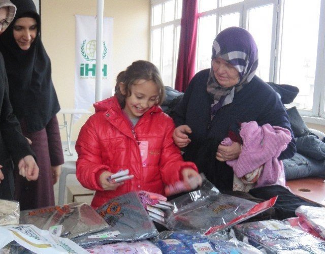İHH, Yetim Çocukları Sevindirdi