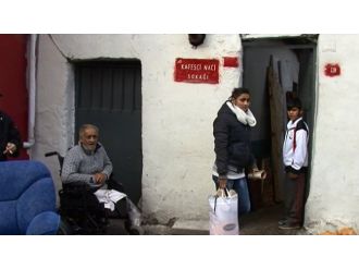 Durakta yaşayan yaşlı kadına belediye sahip çıktı