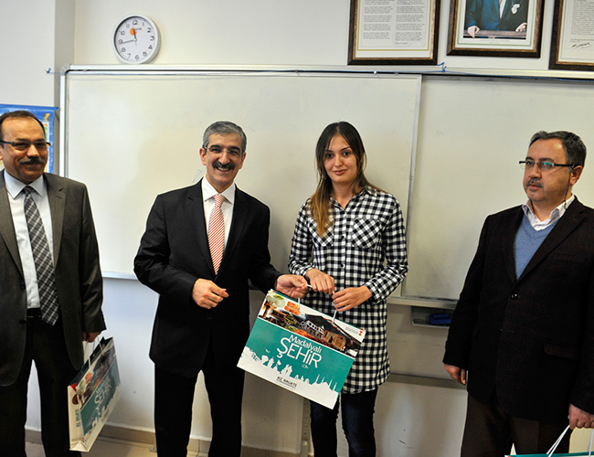 EKPSS Kursiyerlerine Sınav Kitapları Dagıtıldı