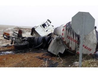 Tanker hurdaya döndü: 3 ölü, 17 yaralı